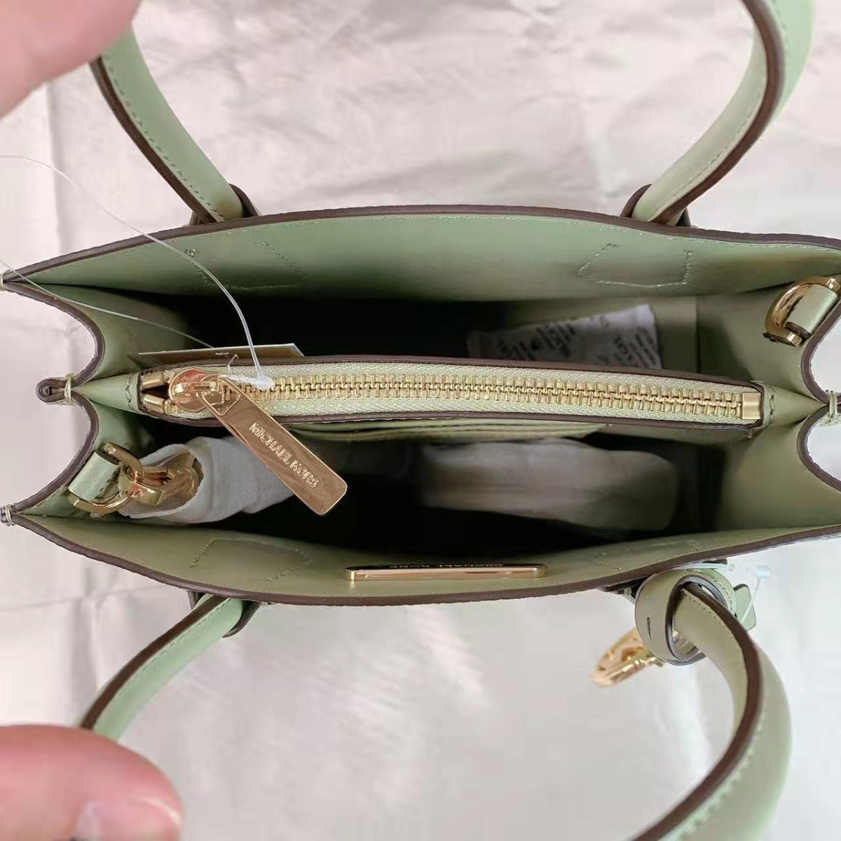 MICHAEL KORS 35S1GM9M2L Mercer Medium Pebbled Leather Crossbody Bag In Light Sage MICHAEL KORS 35S1GM9M2L Mercer Medium Pebbled Leather Crossbody Bag In Light Sage